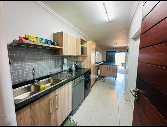 3 BEDROOM APARTMENT FOR SALE IN EDENVALE